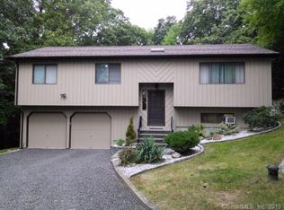 7 Tom Thumb Ln, Danbury, CT 06811