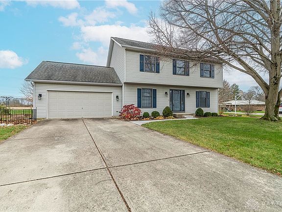 3rd image of 830 Pinehurst Dr