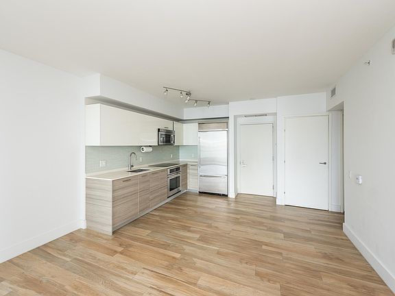 4th image of 1300 Brickell Bay Dr APT 1008