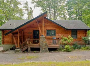 267 E Shore Dr, Hawley, PA 18428