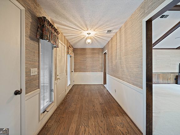 4th image of 1801 Biggers Rd