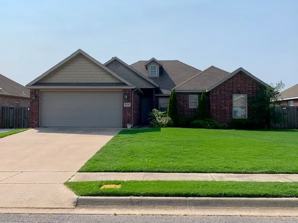 6106 S 36th St, Rogers, AR 72758