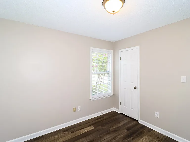 1123 Dove Hollow Cir W — Photo 13