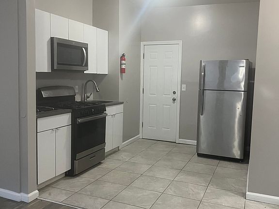 2nd image of 5-298 Halstead St #5