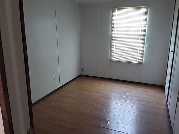 Middle Bedroom
