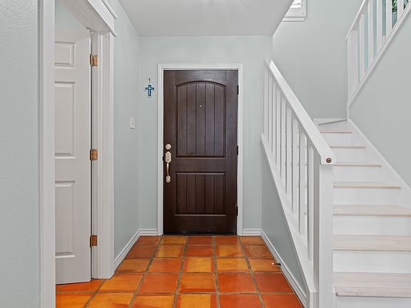 5th image of 107 Angelfish Ct
