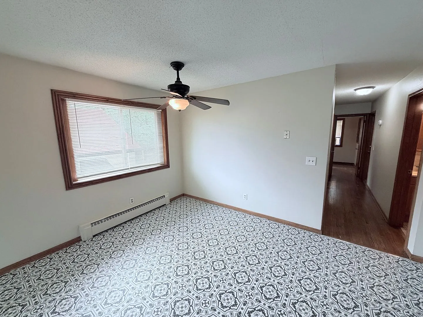 Updated 2-Bedroom NE Minneapolis Apartment with/ Off-Street Parking! — Photo 4