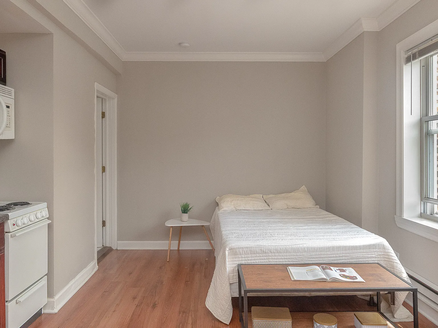 1135 W. Pratt — Photo 2