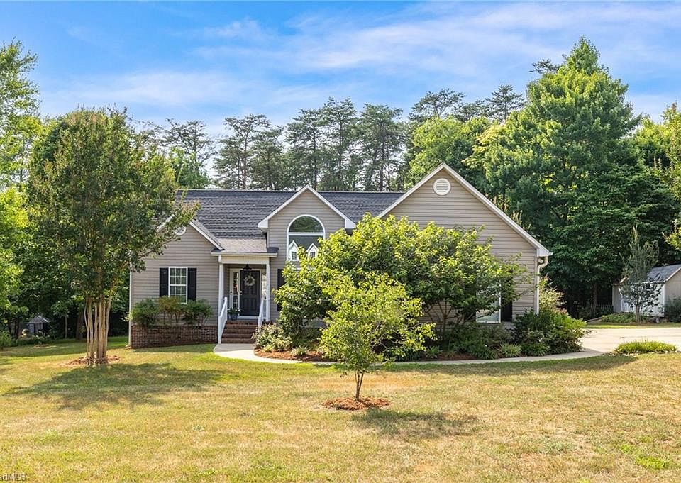 1st image of 1209 Foxhaven Dr