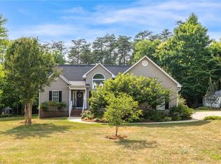 1209 Foxhaven Dr, Greensboro, NC 27455