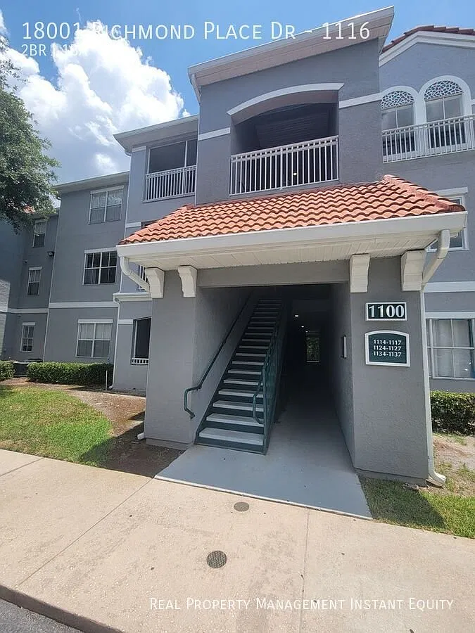 Charming 2-Bedroom Apartment in The Enclave at Richmond Place! — Photo 1