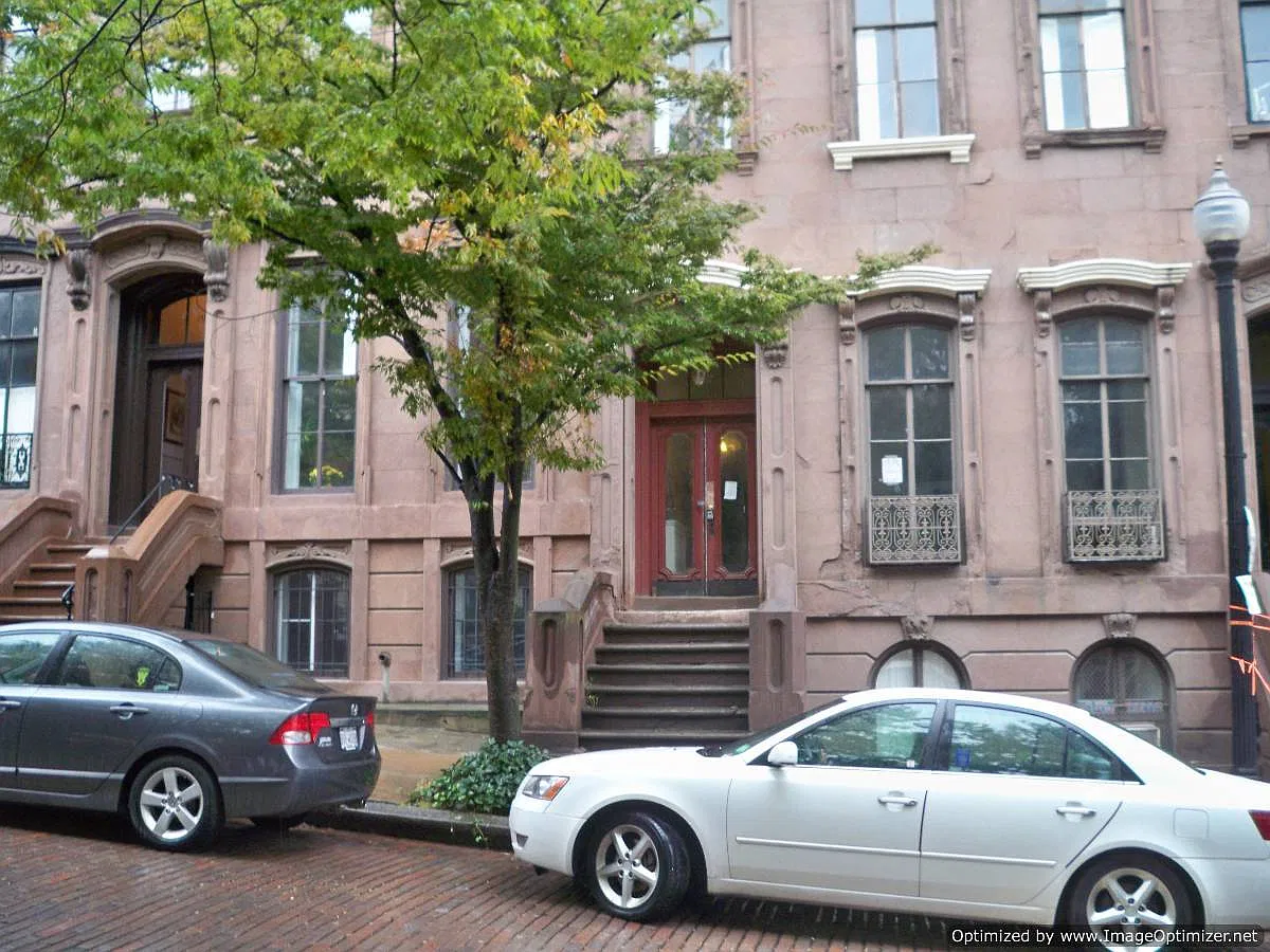22 E Mt Vernon Place — Photo 4
