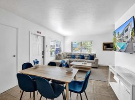 335 Desoto St