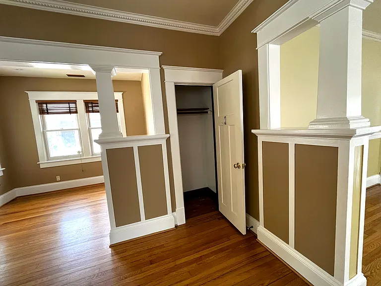 917 Gates Ave — Photo 5