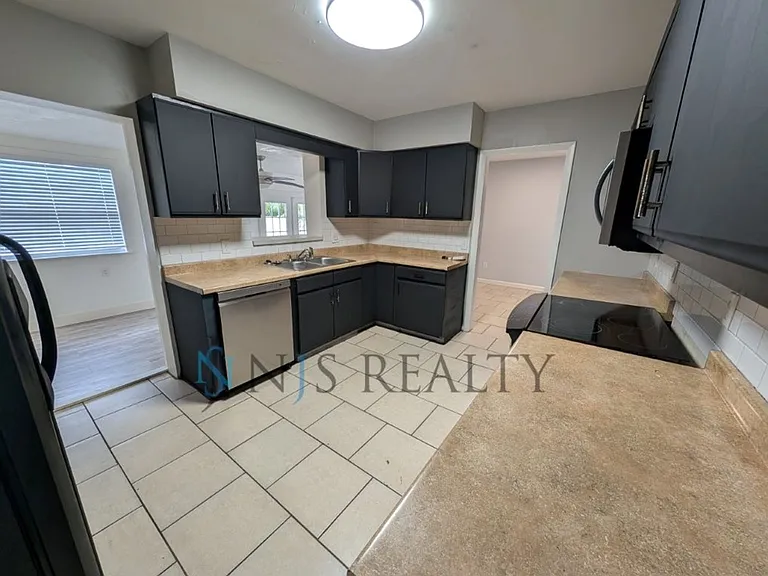 1342 Belleair Rd — Photo 9
