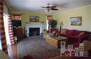 3rd image of 923 Sheffield Drive
