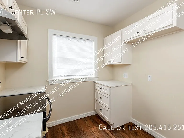 741 Center Pl SW — Photo 9