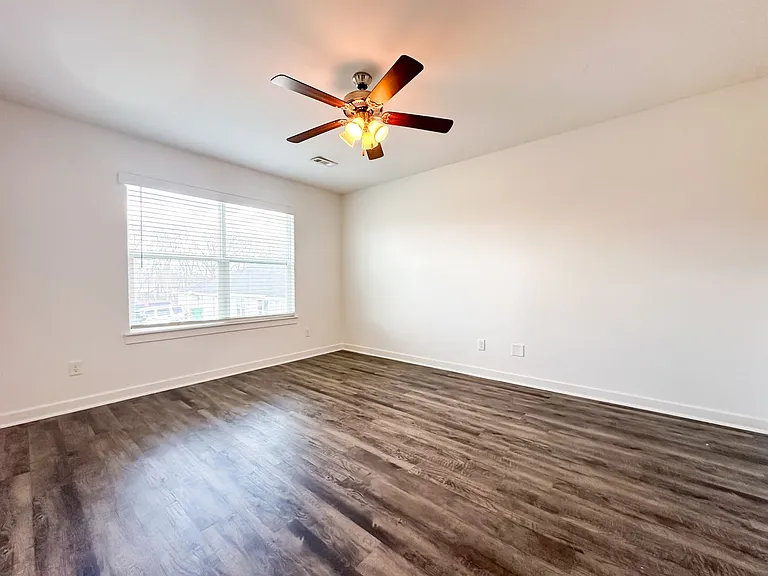 325 Westbrook Ct — Photo 26