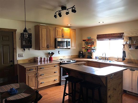 4th image of 203 Arbor Ln