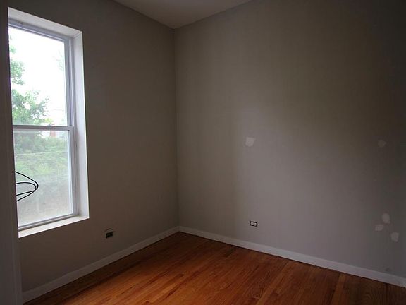 3rd image of 3254 N Ravenswood Ave