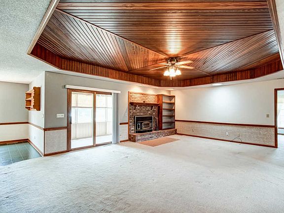 4th image of 296 S Poinsettia Dr