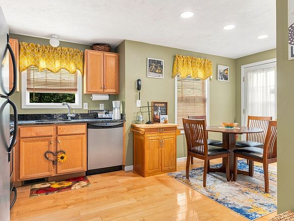 2nd image of 417 Hildreth St Unit 5