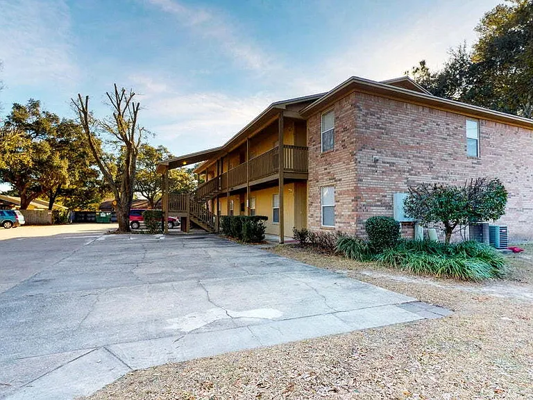 895 Silverwood Dr #5 — Photo 3