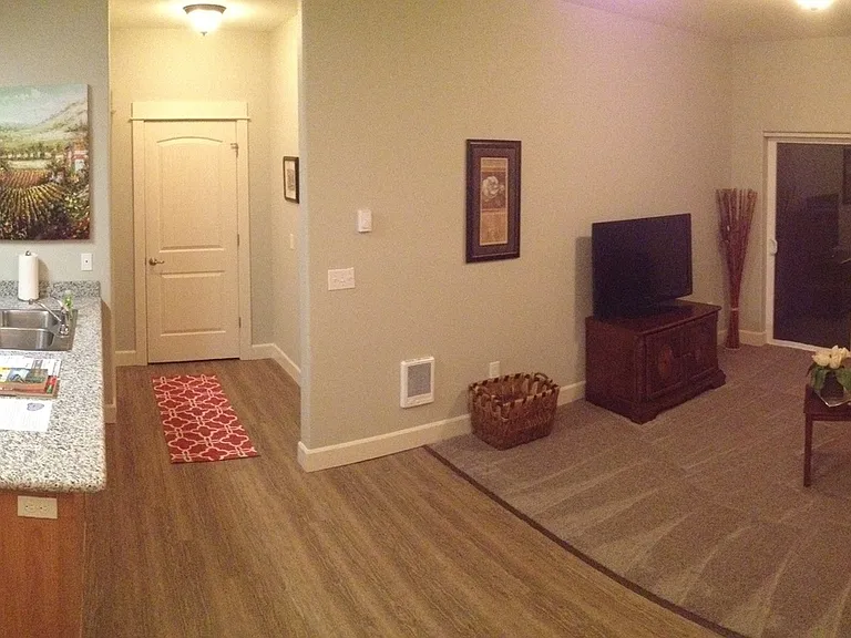 Riverbend Apartments — Photo 13