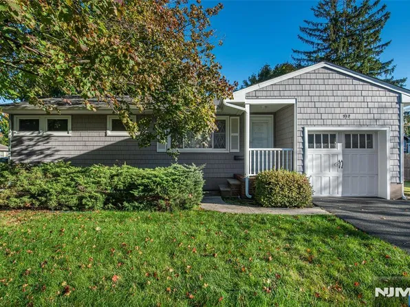 912 Colfax Avenue, Pompton Lakes, NJ 07442