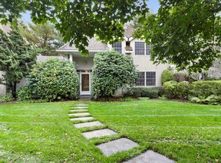 545 Hampton Rd APT 26, Southampton, NY 11968