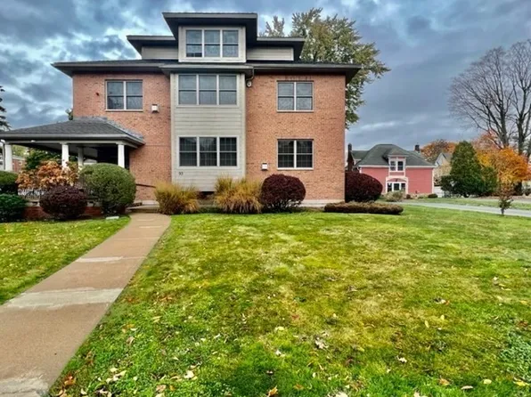 93 W Emerson St #100, Melrose, MA 02176