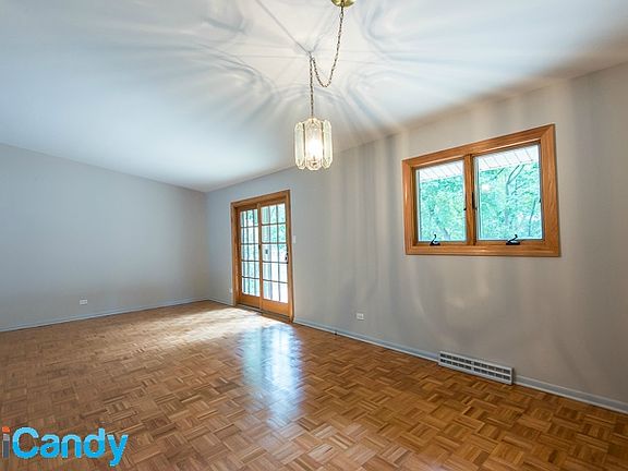 5th image of 887 E Schirra Dr