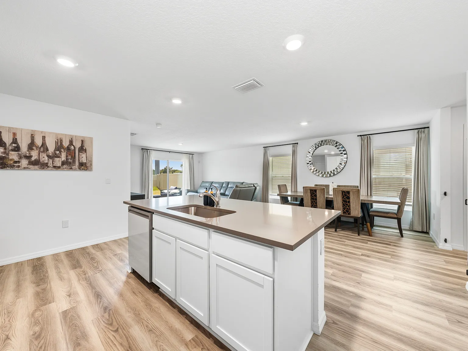 5 bed, 2453 sqft, $2,800 — Photo 4
