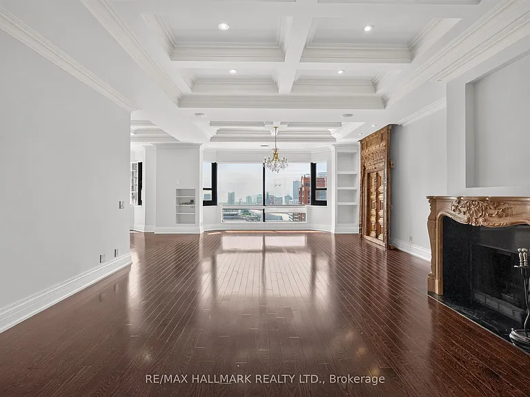 1166 Bay St #Penthouse 1 — Photo 11