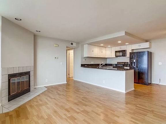 4th image of 4402 Mentone St Unit 303