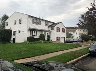 77 Heatherfield Rd, Valley Stream, NY 11581