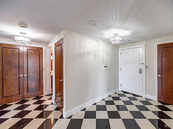 3rd image of 250 E Harbortown Dr #96/910