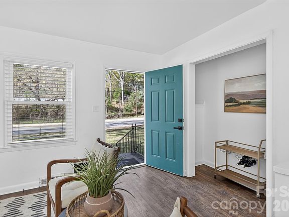 3rd image of 5412 Milhaven Ln