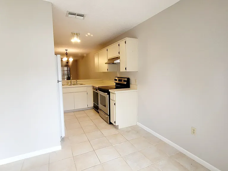 410 Landing Blvd — Photo 9