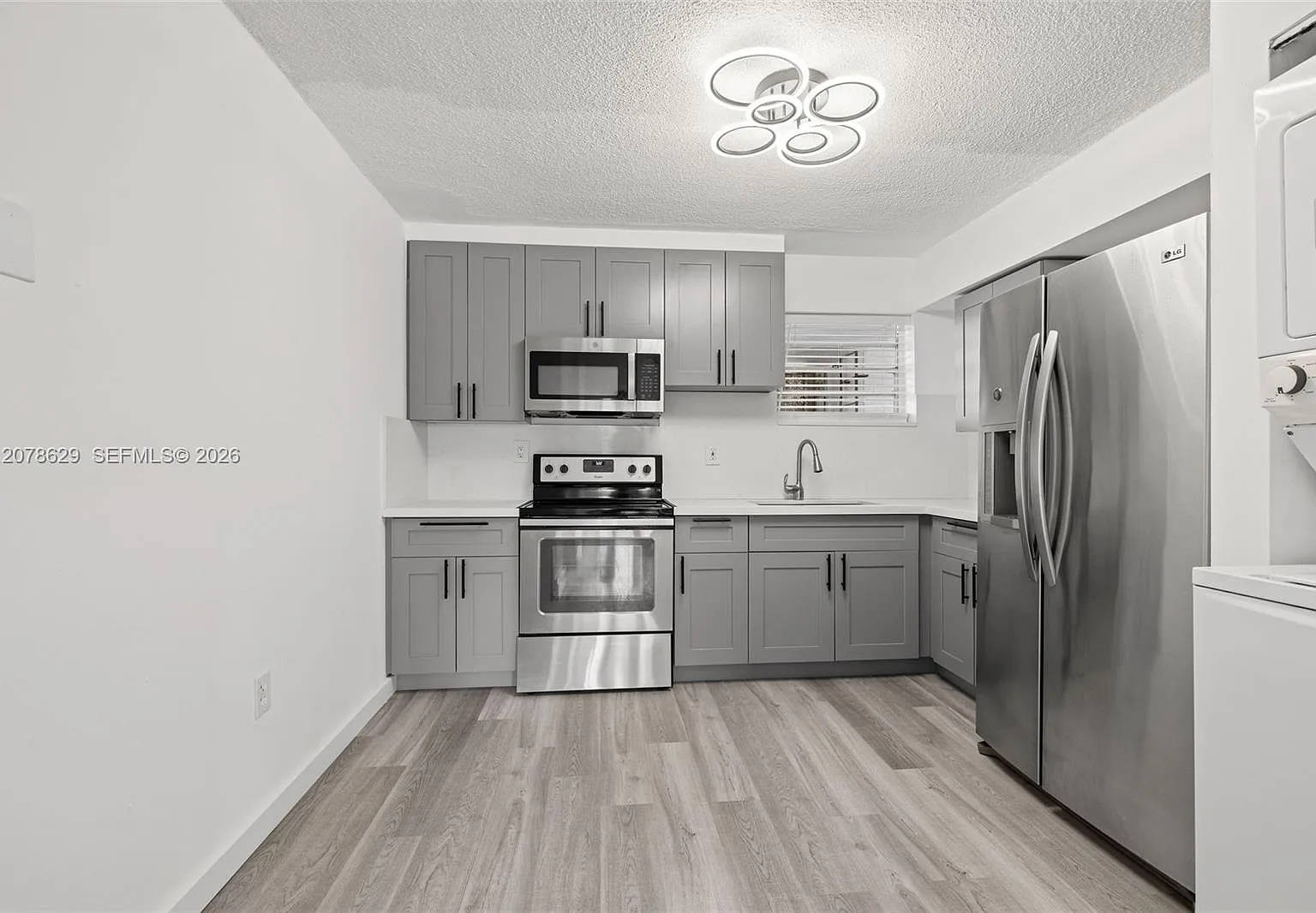 Grove Gardens Condo — Photo 4