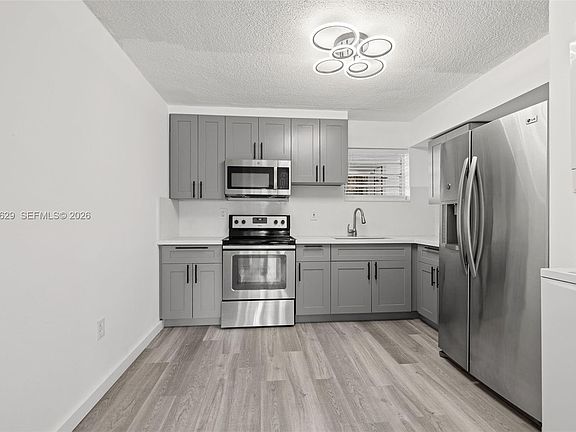 4th image of 1800 SW 25th St APT 2305