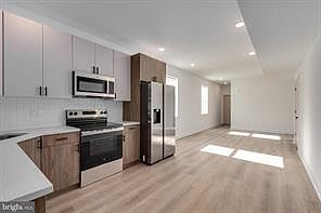 3rd image of 2234 N Franklin St #2