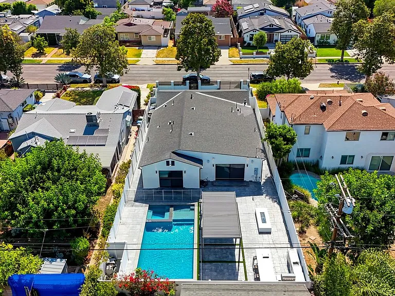 5735 Saloma Ave — Photo 6