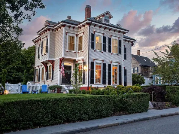 102 Touro St, Newport, RI 02840