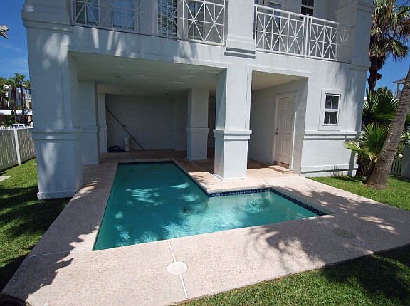 3rd image of 8301 Breakers Blvd
