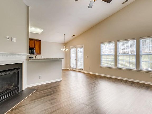 4th image of 110 Edgington St