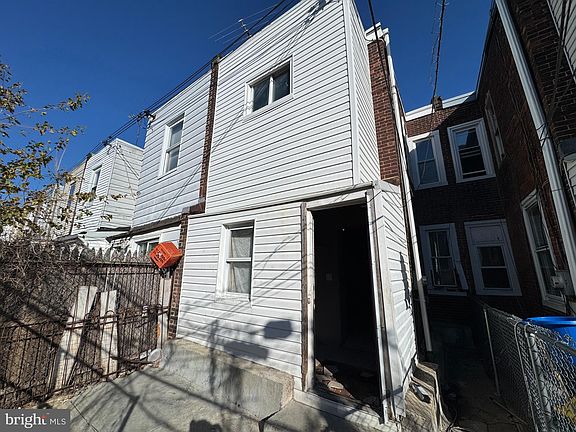 2nd image of 1942 Clarence St