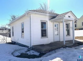 708 Center Ave, Garretson, SD 57030