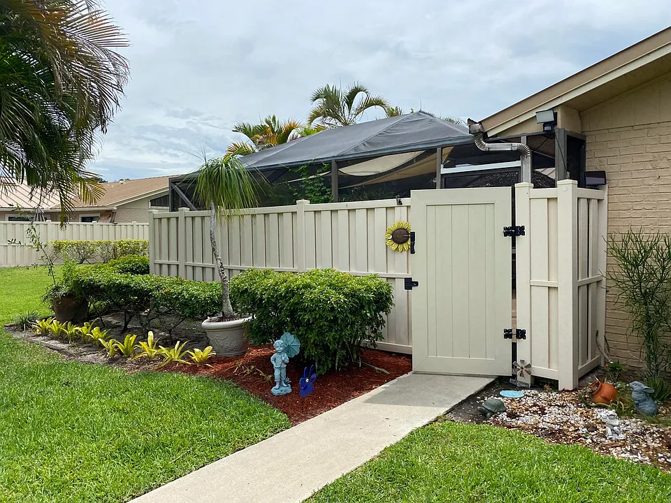 5590 Golden Eagle Cir