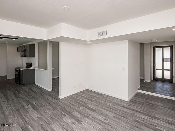 4th image of 131 Acoma Blvd N